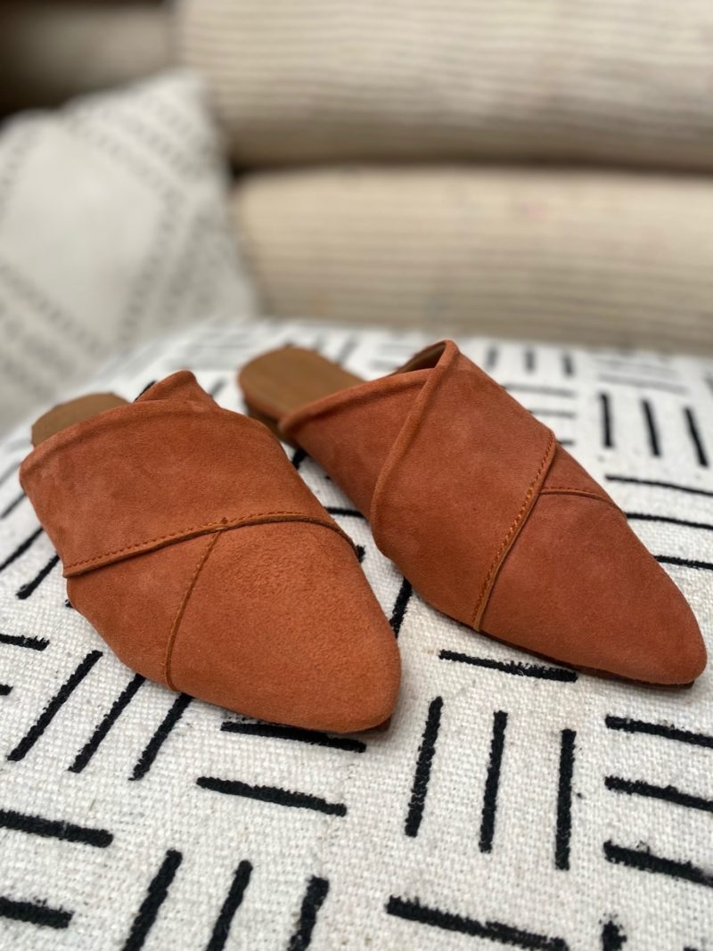 Babouche-pompon-tissus-daim-cuir-chaussures-maroc-artisanat-marrakech-fait à la main-artisanat-intérieur-extérieur-36-37-38-39-40-bande