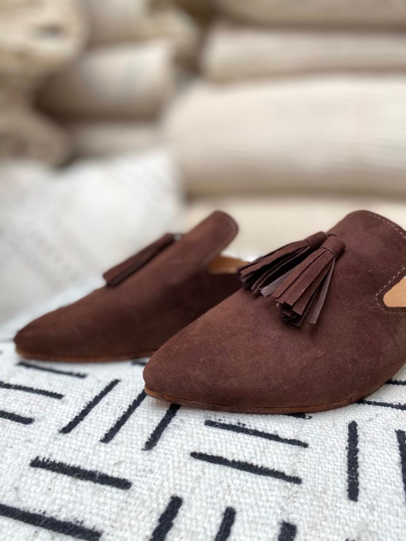 Babouche-pompon-tissus-daim-cuir-chaussures-maroc-artisanat-marrakech-fait à la main-artisanat-intérieur-extérieur-36-37-38-39-40