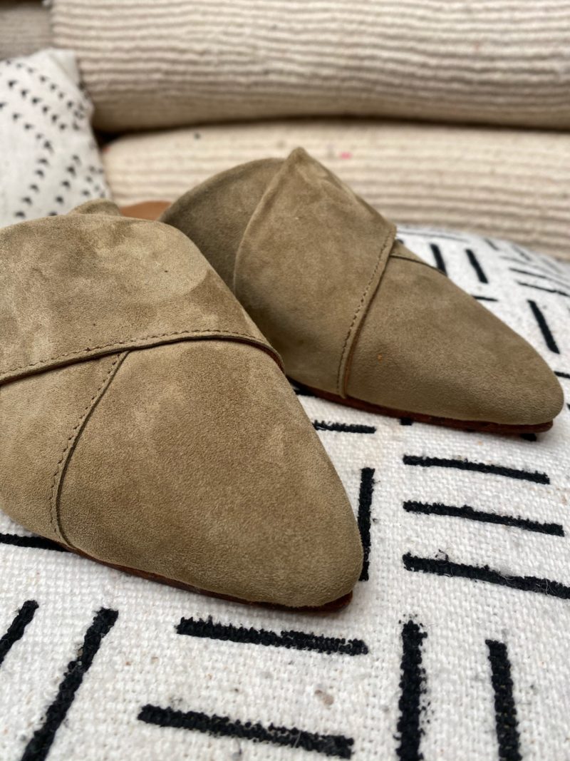 Babouche-pompon-tissus-daim-cuir-chaussures-maroc-artisanat-marrakech-fait à la main-artisanat-intérieur-extérieur-36-37-38-39-40-bande