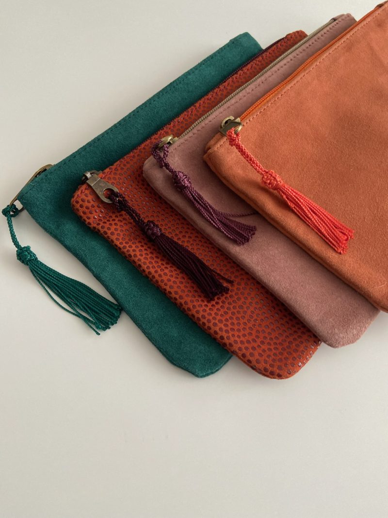 sac-cuir-pochette-marrakech-maroc-choufchouf-rangements-maquillage-fermeture-pompon-trousse-artisanat-couleur-cadeau