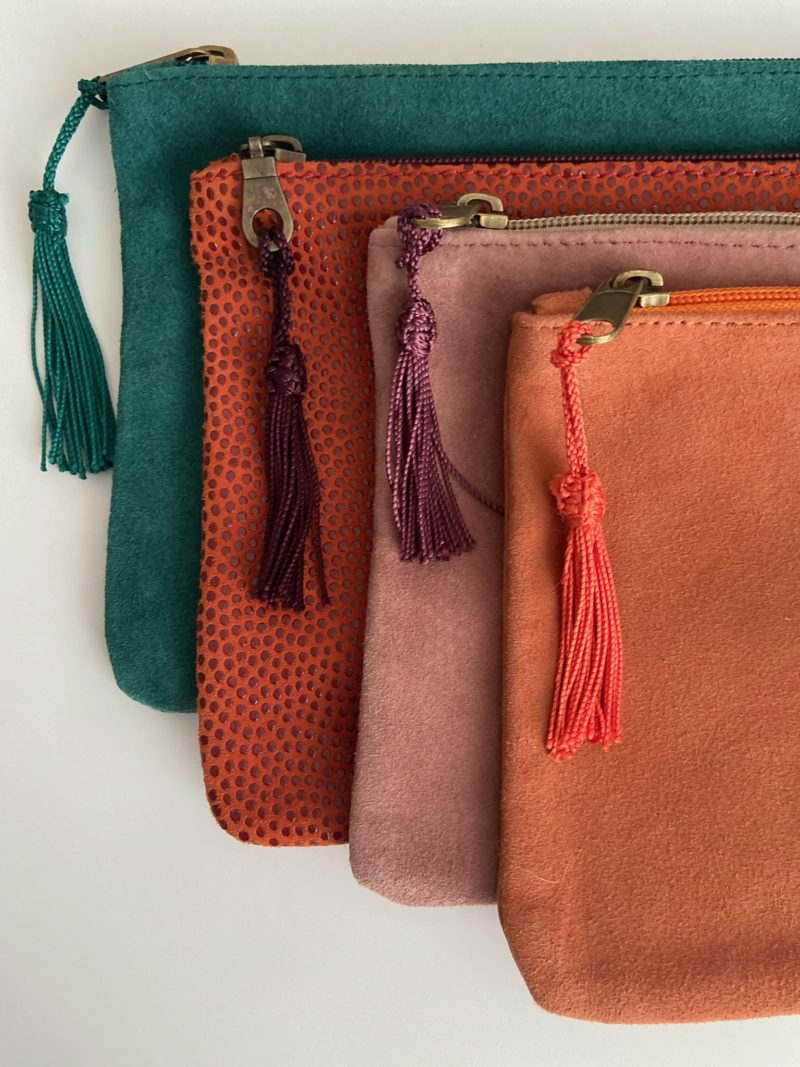 sac-cuir-pochette-marrakech-maroc-choufchouf-rangements-maquillage-fermeture-pompon-trousse-artisanat-couleur-cadeau