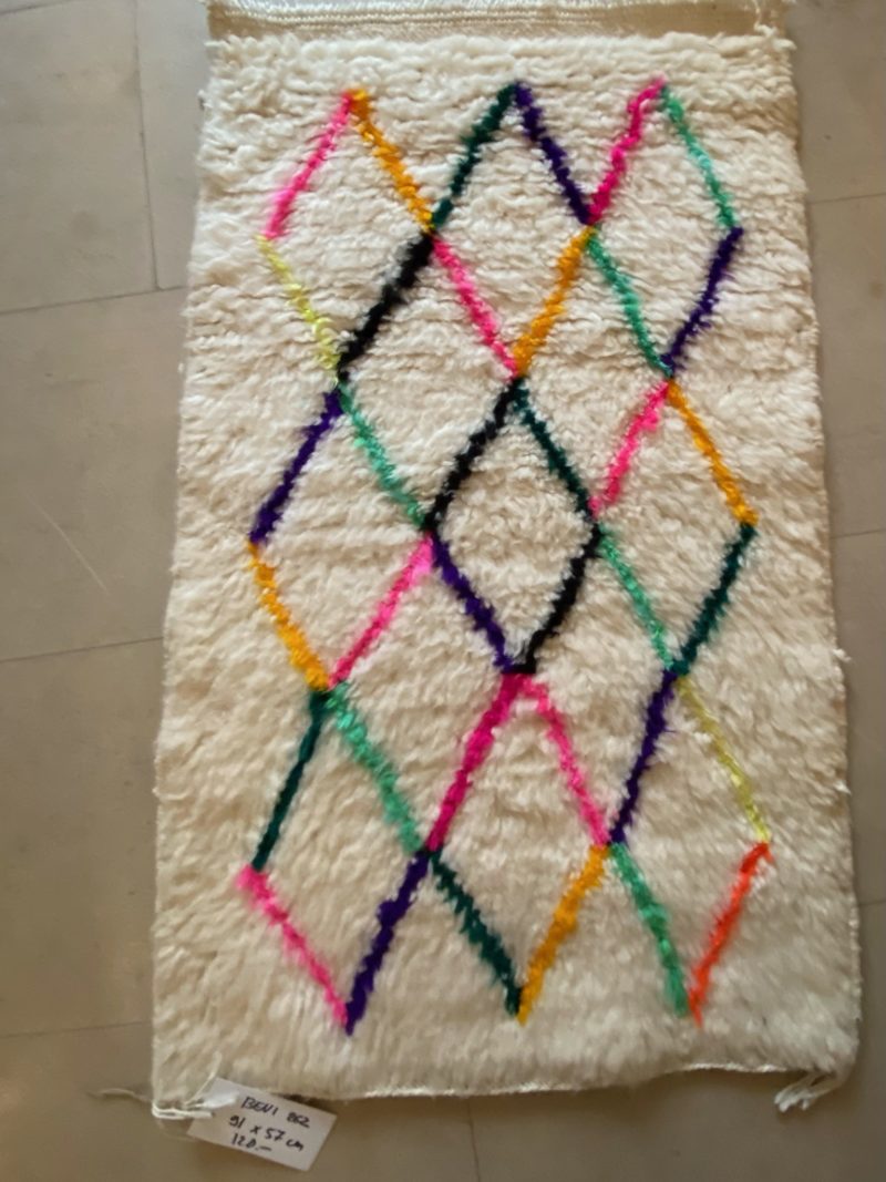 Tapis-tapis berbères-beni ouarian-maroc-marrakech-atlas-femme-noué-tissé-laine-rose-bleu-fluo-orange-jaune-noir-blanc-Lmahfour