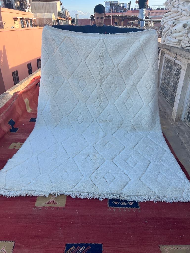 mrirt-azilal-zanafi-boucherouit-vintage-Tapis-tapis berbères-beni ouarian-maroc-marrakech-atlas-femme-noué-tissé-laine-rose-bleu-fluo-orange-jaune-couloir-kilim-noir-blanc-Lmahfour