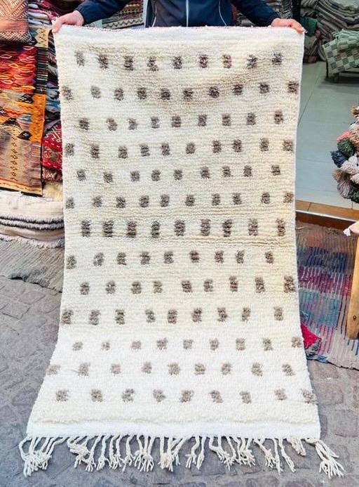 mrirt-azilal-zanafi-boucherouit-vintage-Tapis-tapis berbères-beni ouarian-maroc-marrakech-atlas-femme-noué-tissé-laine-rose-bleu-fluo-orange-jaune-couloir-kilim-noir-blanc-Lmahfour