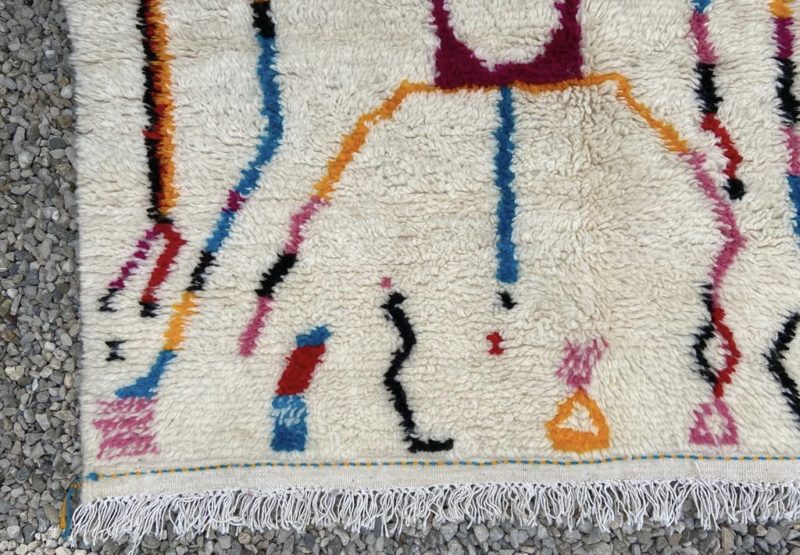 mrirt-azilal-zanafi-boucherouit-vintage-Tapis-tapis berbères-beni ouarian-maroc-marrakech-atlas-femme-noué-tissé-laine-rose-bleu-fluo-orange-jaune-couloir-kilim-noir-blanc-Lmahfour-boucherouit-marmoucha-boujaad-mrirt