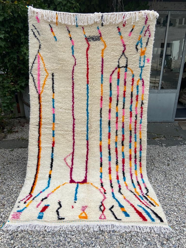 mrirt-azilal-zanafi-boucherouit-vintage-Tapis-tapis berbères-beni ouarian-maroc-marrakech-atlas-femme-noué-tissé-laine-rose-bleu-fluo-orange-jaune-couloir-kilim-noir-blanc-Lmahfour-boucherouit-marmoucha-boujaad-mrirt