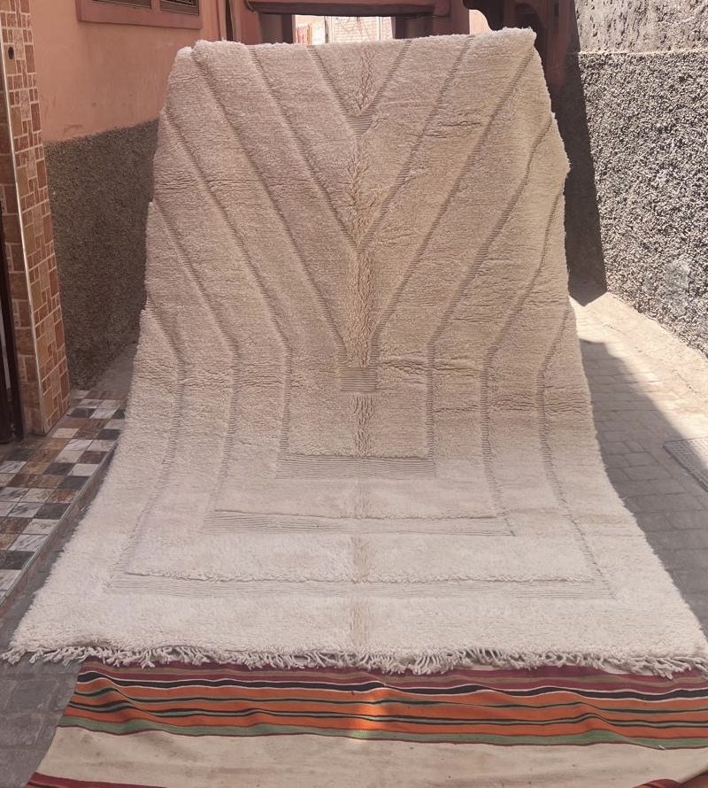 mrirt-azilal-zanafi-boucherouit-vintage-Tapis-tapis berbères-beni ouarian-maroc-marrakech-atlas-femme-noué-tissé-laine-rose-bleu-fluo-orange-jaune-couloir-kilim-noir-blanc-Lmahfour-boucherouit-marmoucha-boujaad-mrirt