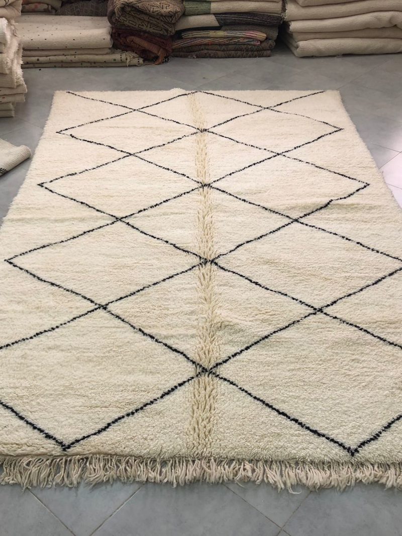 mrirt-azilal-zanafi-boucherouit-vintage-Tapis-tapis berbères-beni ouarian-maroc-marrakech-atlas-femme-noué-tissé-laine-rose-bleu-fluo-orange-jaune-couloir-kilim-noir-blanc-Lmahfour-boucherouit-marmoucha-boujaad-mrirt