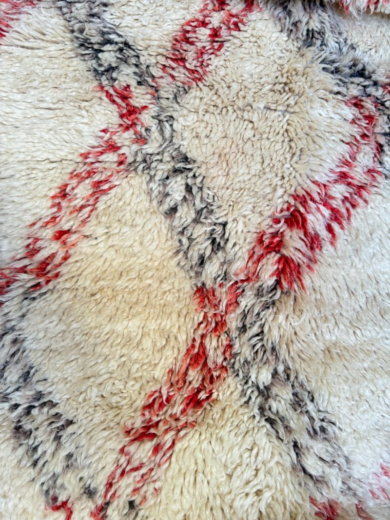 mrirt-azilal-zanafi-boucherouit-vintage-Tapis-tapis berbères-beni ouarian-maroc-marrakech-atlas-femme-noué-tissé-laine-rose-bleu-fluo-orange-jaune-couloir-kilim-noir-blanc-Lmahfour-boucherouit-marmoucha-boujaad-mrirt