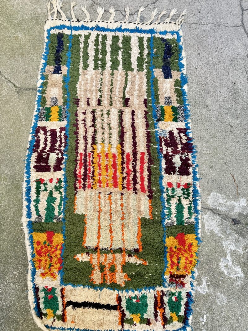 mrirt-azilal-zanafi-boucherouit-vintage-Tapis-tapis berbères-beni ouarian-maroc-marrakech-atlas-femme-noué-tissé-laine-rose-bleu-fluo-orange-jaune-couloir-kilim-noir-blanc-Lmahfour-boucherouit-marmoucha-boujaad-mrirt