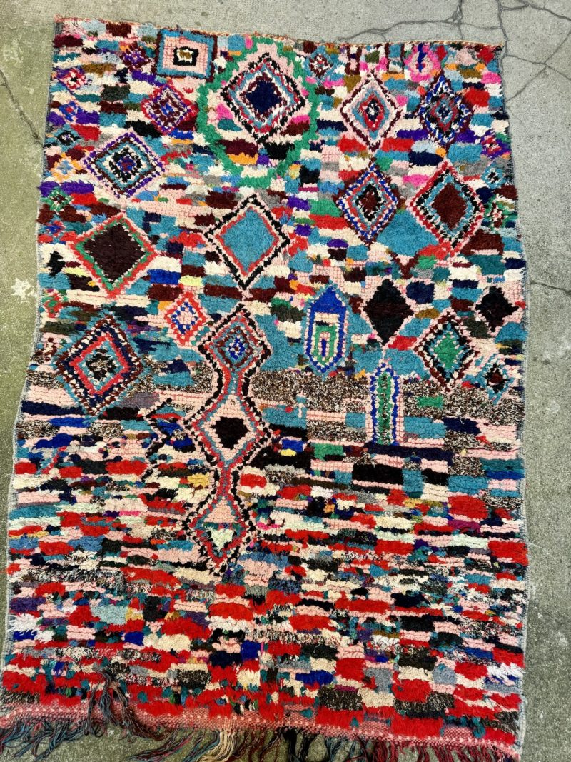 mrirt-azilal-zanafi-boucherouit-vintage-Tapis-tapis berbères-beni ouarian-maroc-marrakech-atlas-femme-noué-tissé-laine-rose-bleu-fluo-orange-jaune-couloir-kilim-noir-blanc-Lmahfour-boucherouit-marmoucha-boujaad-mrirt