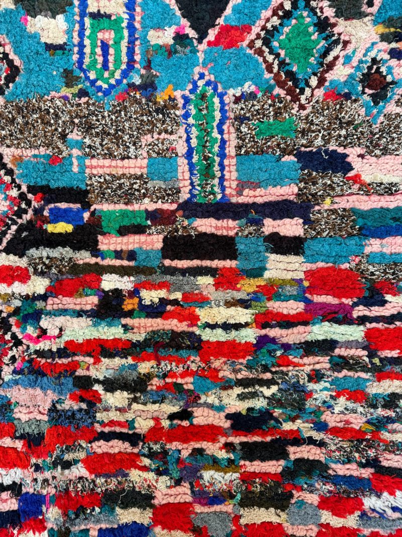 mrirt-azilal-zanafi-boucherouit-vintage-Tapis-tapis berbères-beni ouarian-maroc-marrakech-atlas-femme-noué-tissé-laine-rose-bleu-fluo-orange-jaune-couloir-kilim-noir-blanc-Lmahfour-boucherouit-marmoucha-boujaad-mrirt