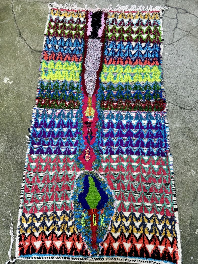 mrirt-azilal-zanafi-boucherouit-vintage-Tapis-tapis berbères-beni ouarian-maroc-marrakech-atlas-femme-noué-tissé-laine-rose-bleu-fluo-orange-jaune-couloir-kilim-noir-blanc-Lmahfour-boucherouit-marmoucha-boujaad-mrirt