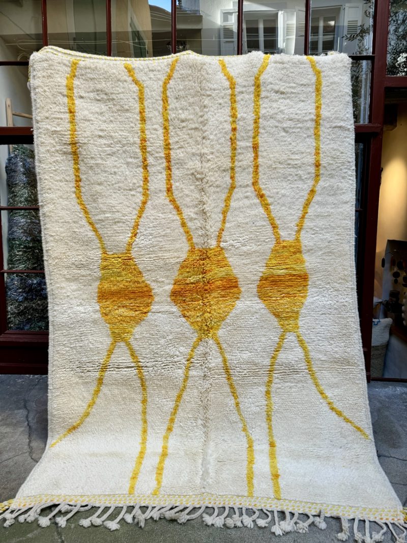 mrirt-azilal-zanafi-boucherouit-vintage-Tapis-tapis berbères-beni ouarian-maroc-marrakech-atlas-femme-noué-tissé-laine-rose-bleu-fluo-orange-jaune-couloir-kilim-noir-blanc-Lmahfour