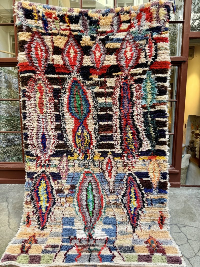 mrirt-azilal-zanafi-boucherouit-vintage-Tapis-tapis berbères-beni ouarian-maroc-marrakech-atlas-femme-noué-tissé-laine-rose-bleu-fluo-orange-jaune-couloir-kilim-noir-blanc-Lmahfour-boucherouit-marmoucha-boujaad-mrirt