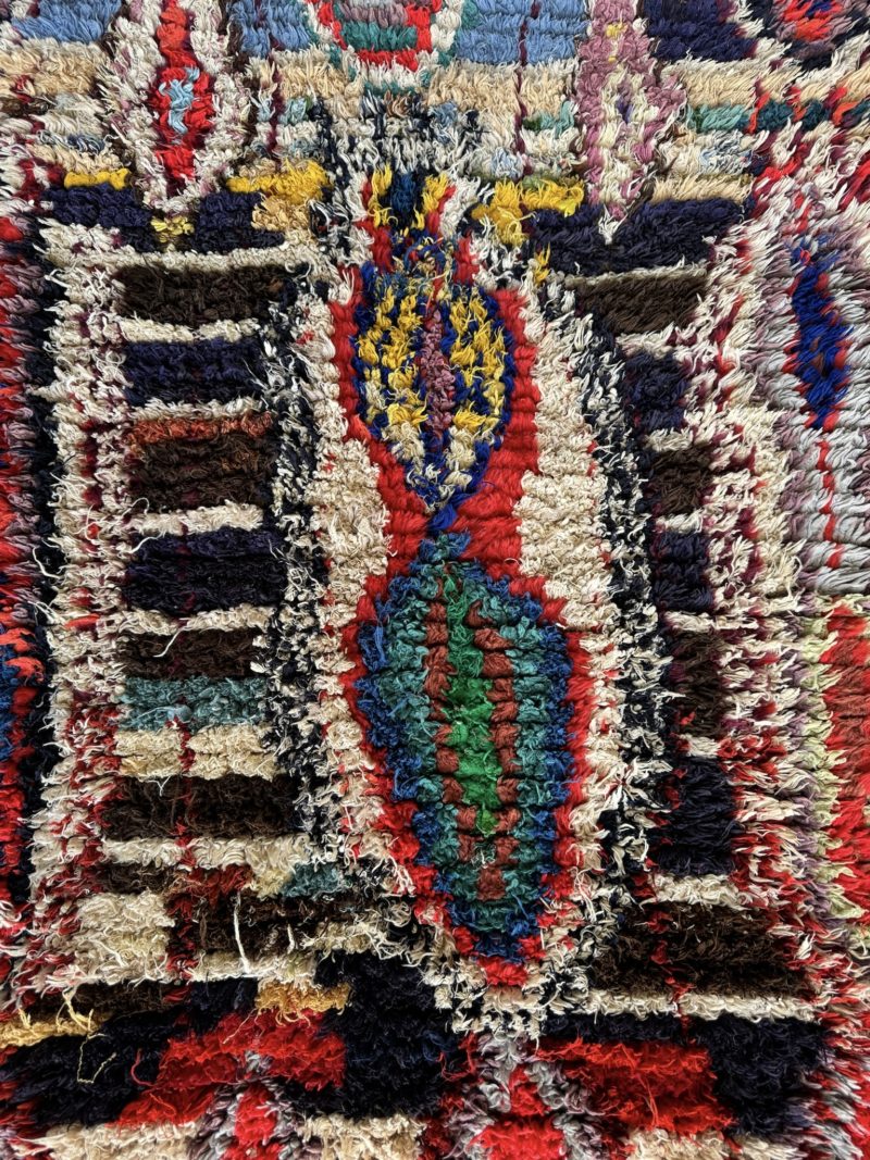mrirt-azilal-zanafi-boucherouit-vintage-Tapis-tapis berbères-beni ouarian-maroc-marrakech-atlas-femme-noué-tissé-laine-rose-bleu-fluo-orange-jaune-couloir-kilim-noir-blanc-Lmahfour-boucherouit-marmoucha-boujaad-mrirt