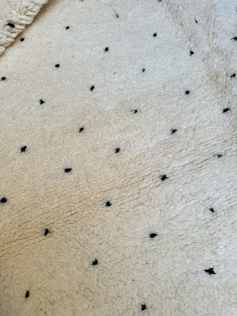 mrirt-azilal-zanafi-boucherouit-vintage-Tapis-tapis berbères-beni ouarian-maroc-marrakech-atlas-femme-noué-tissé-laine-rose-bleu-fluo-orange-jaune-couloir-kilim-noir-blanc-Lmahfour-boucherouit-marmoucha-boujaad-mrirt