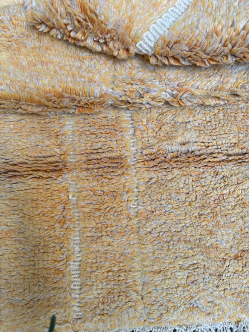 mrirt-azilal-zanafi-boucherouit-vintage-Tapis-tapis berbères-beni ouarian-maroc-marrakech-atlas-femme-noué-tissé-laine-rose-bleu-fluo-orange-jaune-couloir-kilim-noir-blanc-Lmahfour