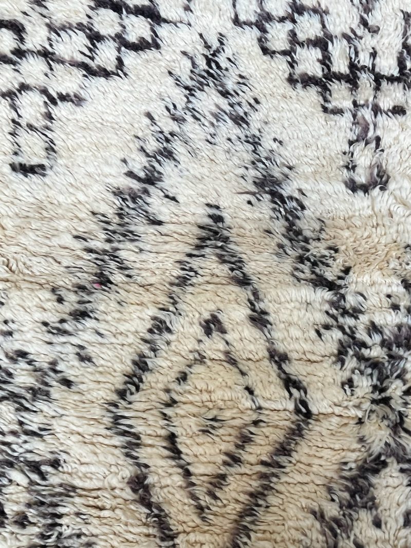 mrirt-azilal-zanafi-boucherouit-vintage-Tapis-tapis berbères-beni ouarian-maroc-marrakech-atlas-femme-noué-tissé-laine-rose-bleu-fluo-orange-jaune-couloir-kilim-noir-blanc-Lmahfour-boucherouit-marmoucha-boujaad-mrirt