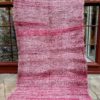 mrirt-azilal-zanafi-boucherouit-vintage-Tapis-tapis berbères-beni ouarian-maroc-marrakech-atlas-femme-noué-tissé-laine-rose-bleu-fluo-orange-jaune-couloir-kilim-noir-blanc-Lmahfour-boucherouite-marmoucha-boujaad-mrirt-choufchouf-rose-Lutry-atlas-décoration-artisanat-boutique-bijoux