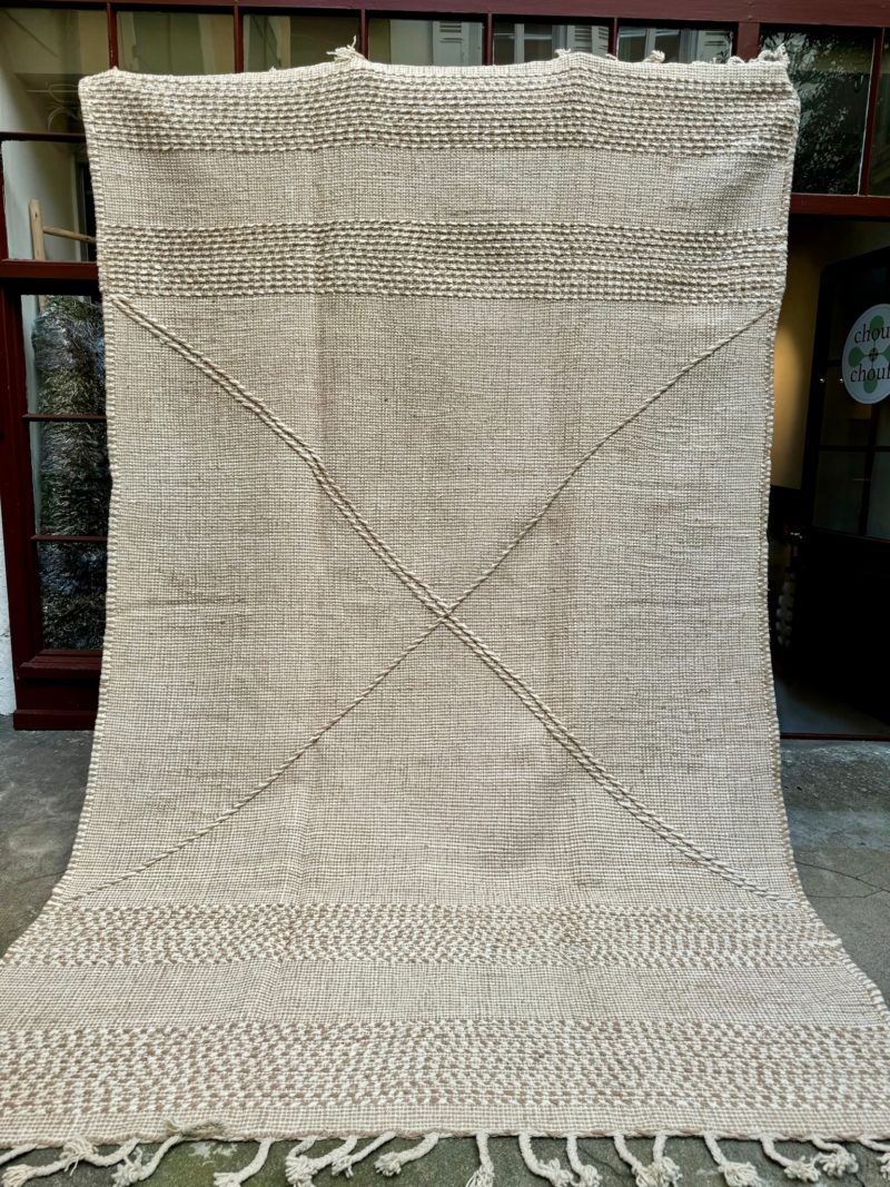mrirt-azilal-zanafi-boucherouit-vintage-Tapis-tapis berbères-beni ouarian-maroc-marrakech-atlas-femme-noué-tissé-laine-rose-bleu-fluo-orange-jaune-couloir-kilim-noir-blanc-Lmahfour-boucherouite-marmoucha-boujaad-mrirt-choufchouf-rose-Lutry-atlas-décoration-artisanat-multicolore-boutique-bijoux