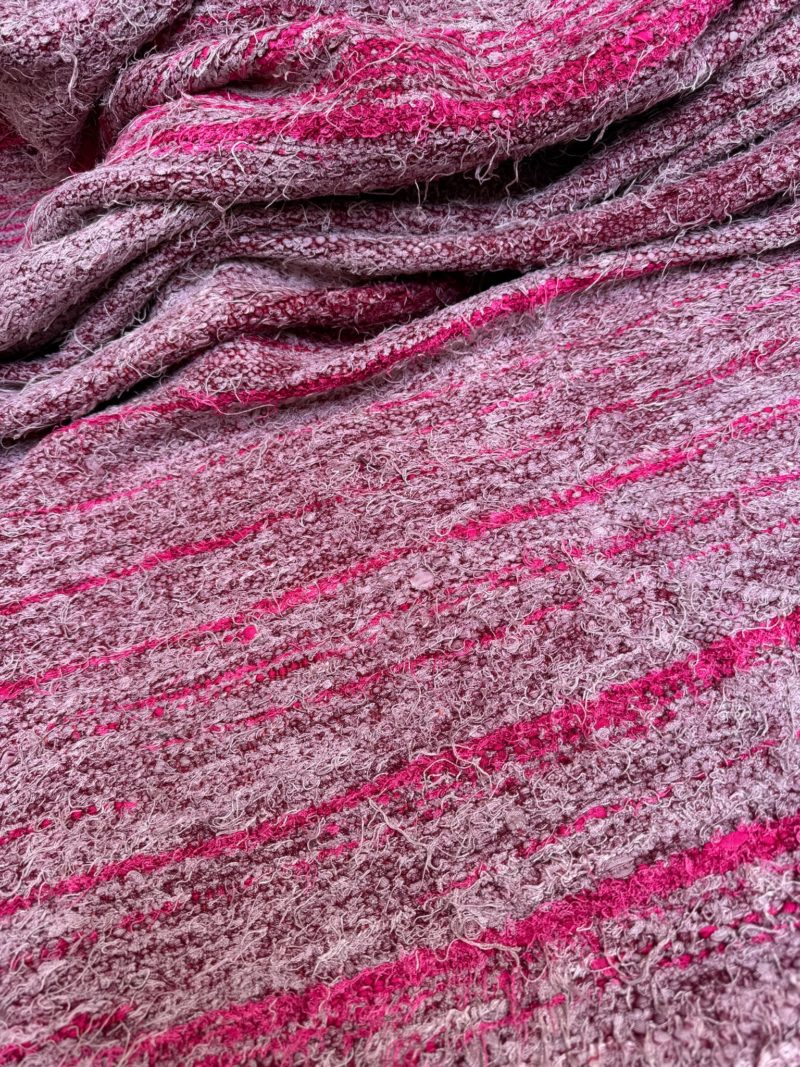 mrirt-azilal-zanafi-boucherouit-vintage-Tapis-tapis berbères-beni ouarian-maroc-marrakech-atlas-femme-noué-tissé-laine-rose-bleu-fluo-orange-jaune-couloir-kilim-noir-blanc-Lmahfour-boucherouite-marmoucha-boujaad-mrirt-choufchouf-rose-Lutry-atlas-décoration-artisanat-boutique-bijoux