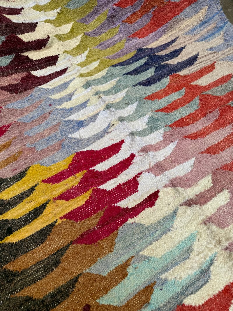 mrirt-azilal-zanafi-boucherouit-vintage-Tapis-tapis berbères-beni ouarian-maroc-marrakech-atlas-femme-noué-tissé-laine-rose-bleu-fluo-orange-jaune-couloir-kilim-noir-blanc-Lmahfour-boucherouite-marmoucha-boujaad-mrirt-choufchouf-rose-Lutry-atlas-décoration-artisanat-boutique-bijoux