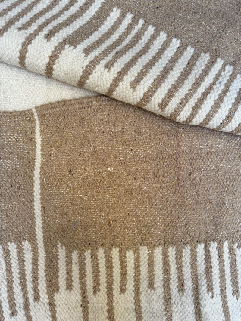 mrirt-azilal-zanafi-boucherouit-vintage-Tapis-tapis berbères-beni ouarian-maroc-marrakech-atlas-femme-noué-tissé-laine-rose-bleu-fluo-orange-jaune-couloir-kilim-noir-blanc-Lmahfour-boucherouite-marmoucha-boujaad-mrirt-choufchouf-rose-Lutry-atlas-décoration-artisanat-multicolore-boutique-bijoux