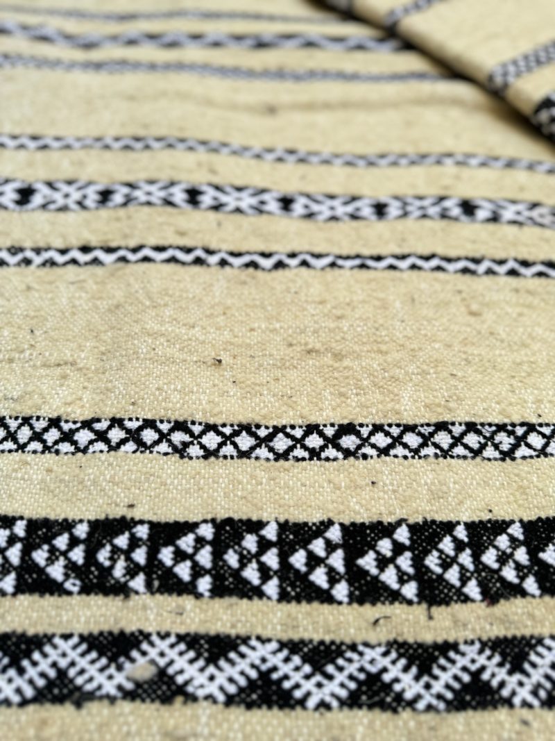 mrirt-azilal-zanafi-boucherouit-vintage-Tapis-tapis berbères-beni ouarian-maroc-marrakech-atlas-femme-noué-tissé-laine-rose-bleu-fluo-orange-jaune-couloir-kilim-noir-blanc-Lmahfour-boucherouite-marmoucha-boujaad-mrirt-choufchouf-rose-Lutry-atlas-décoration-artisanat-multicolore-boutique-bijoux